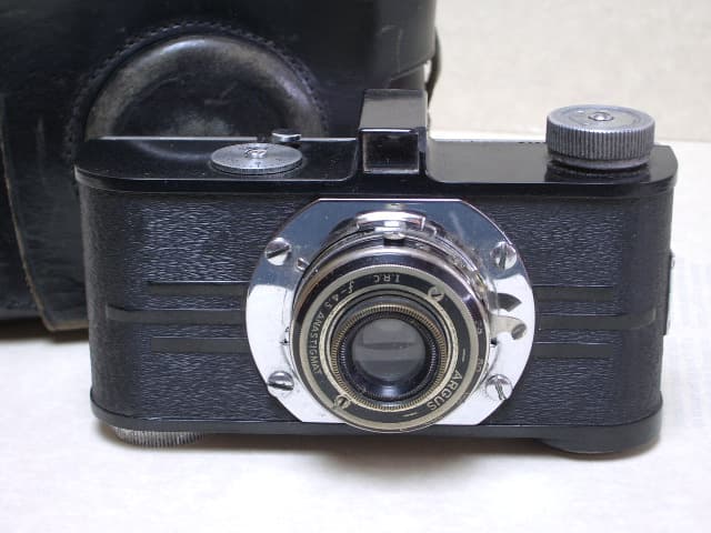 Argus A (1936) — compact-35mm film camera
