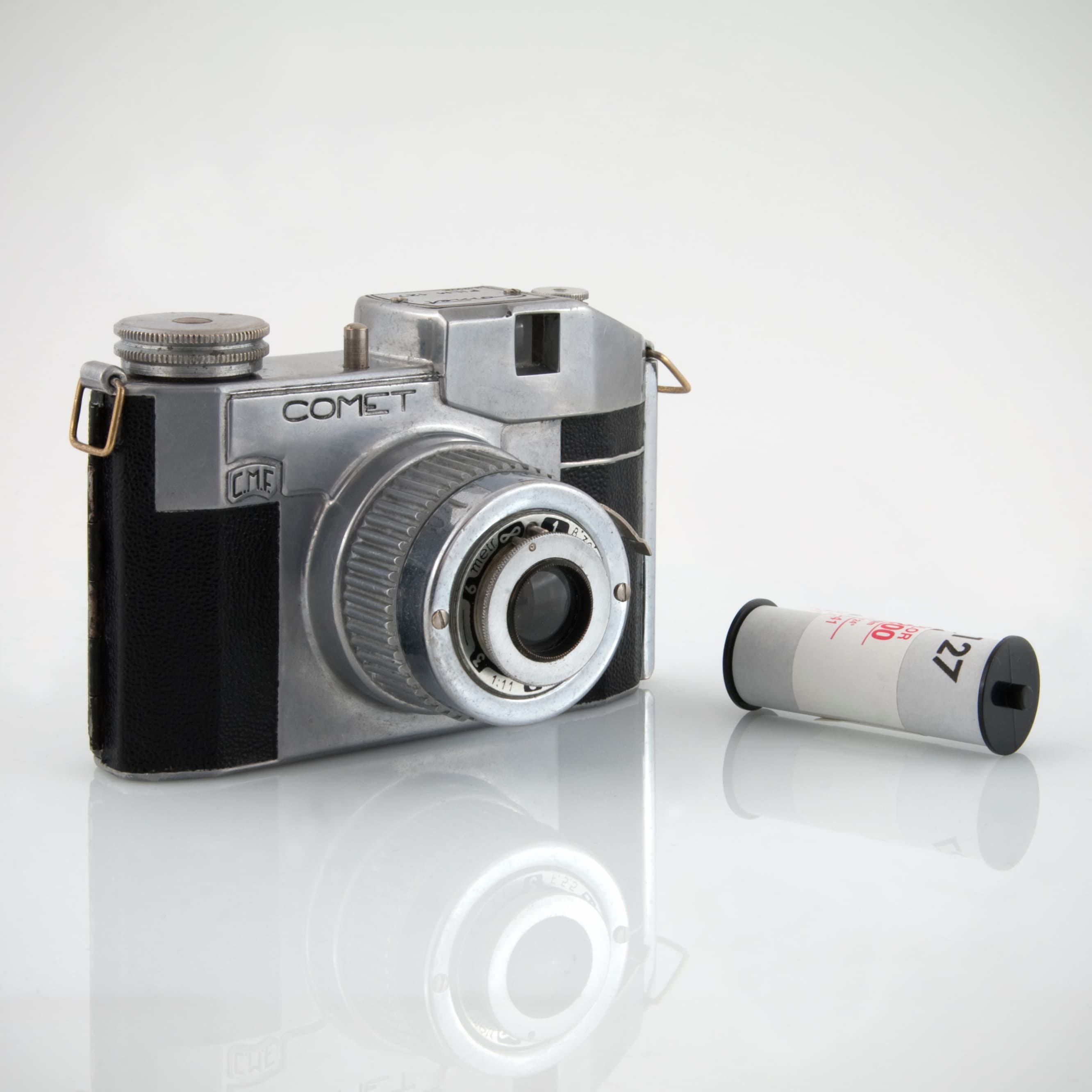 Bencini Comet (1948) — compact-35mm film camera