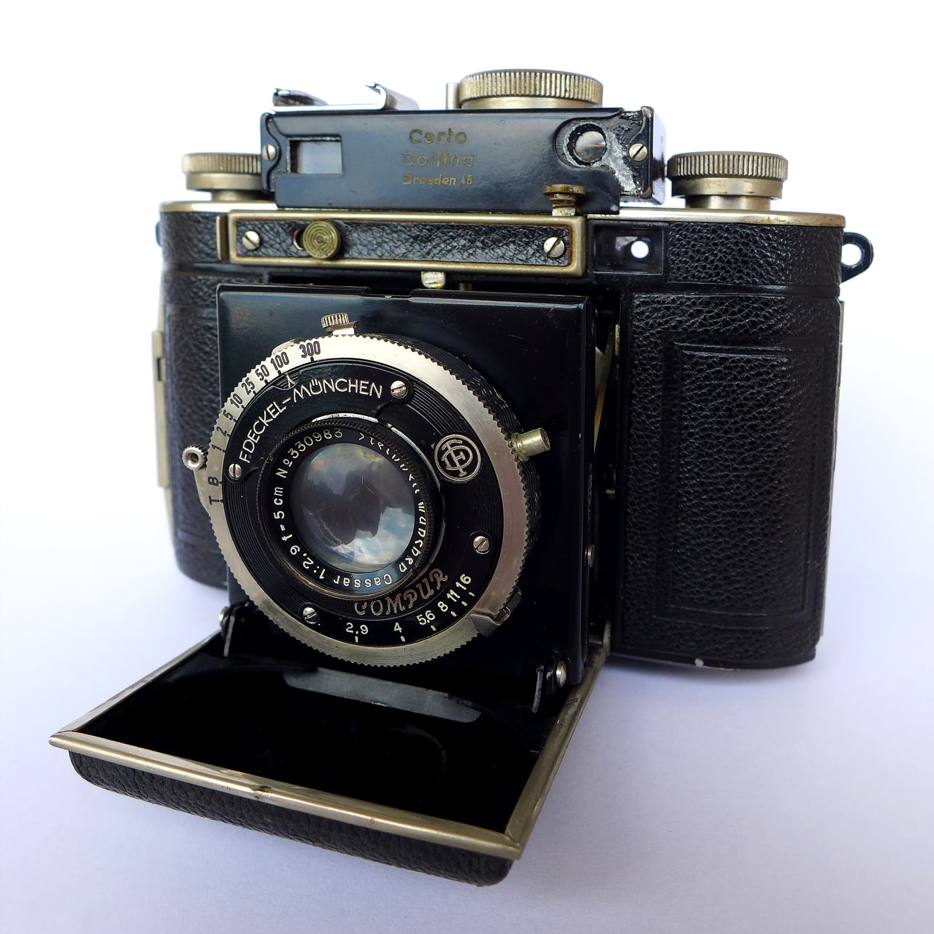 Certo Dollina (1935) — compact-35mm film camera