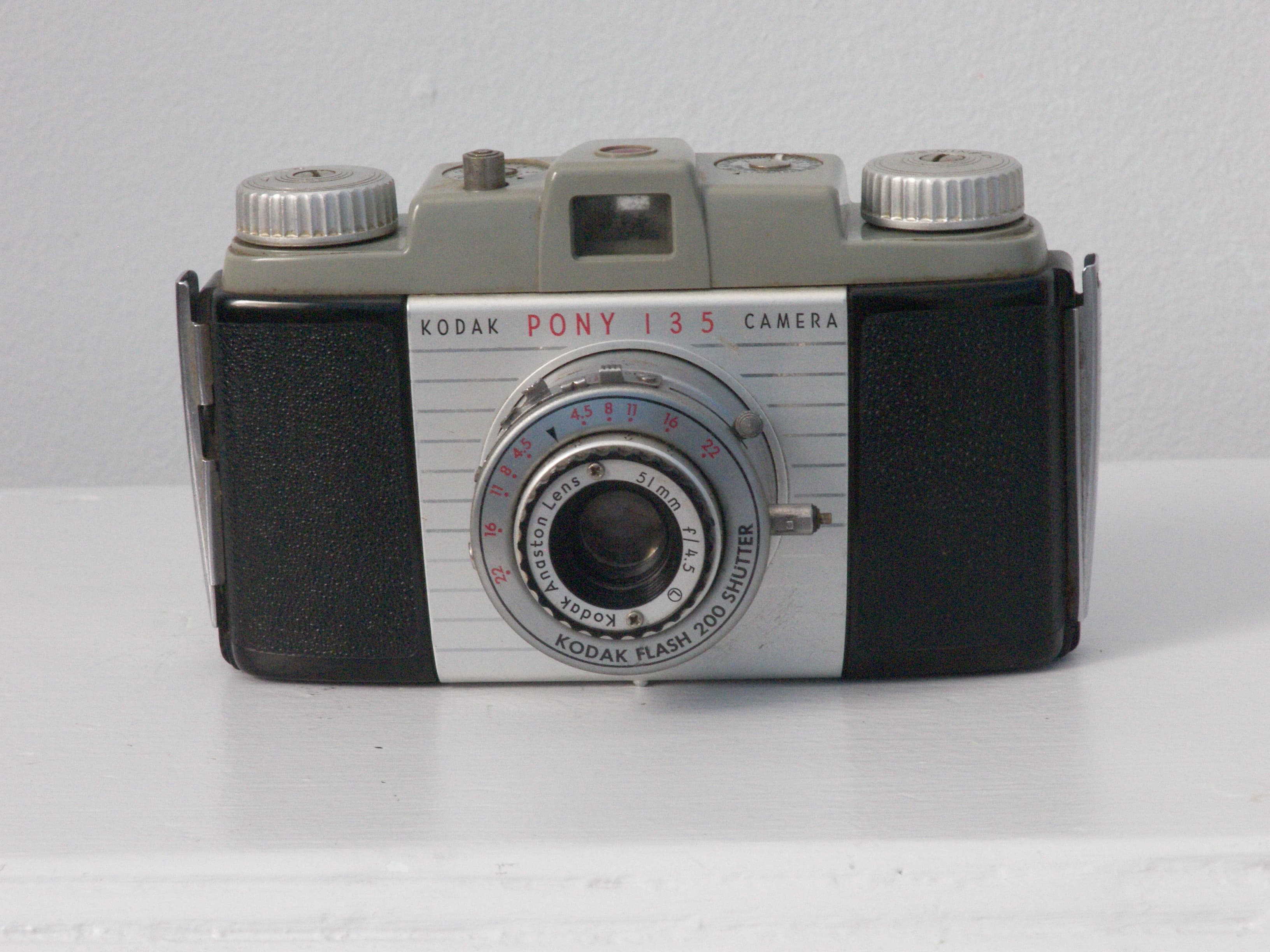 Kodak Pony 135 (1950) — compact-35mm film camera