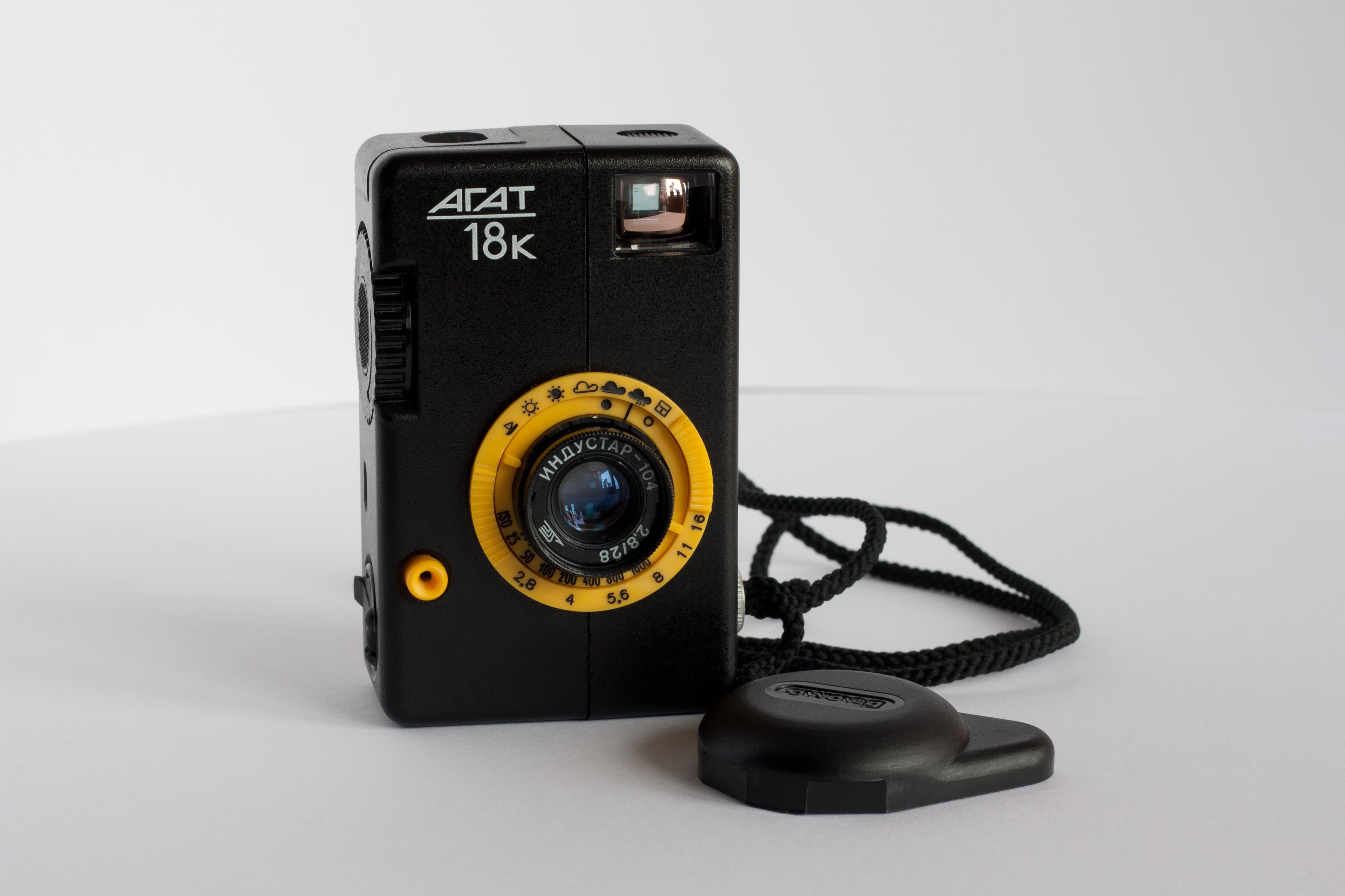 BelOMO Agat 18K (1988) — half-frame film camera