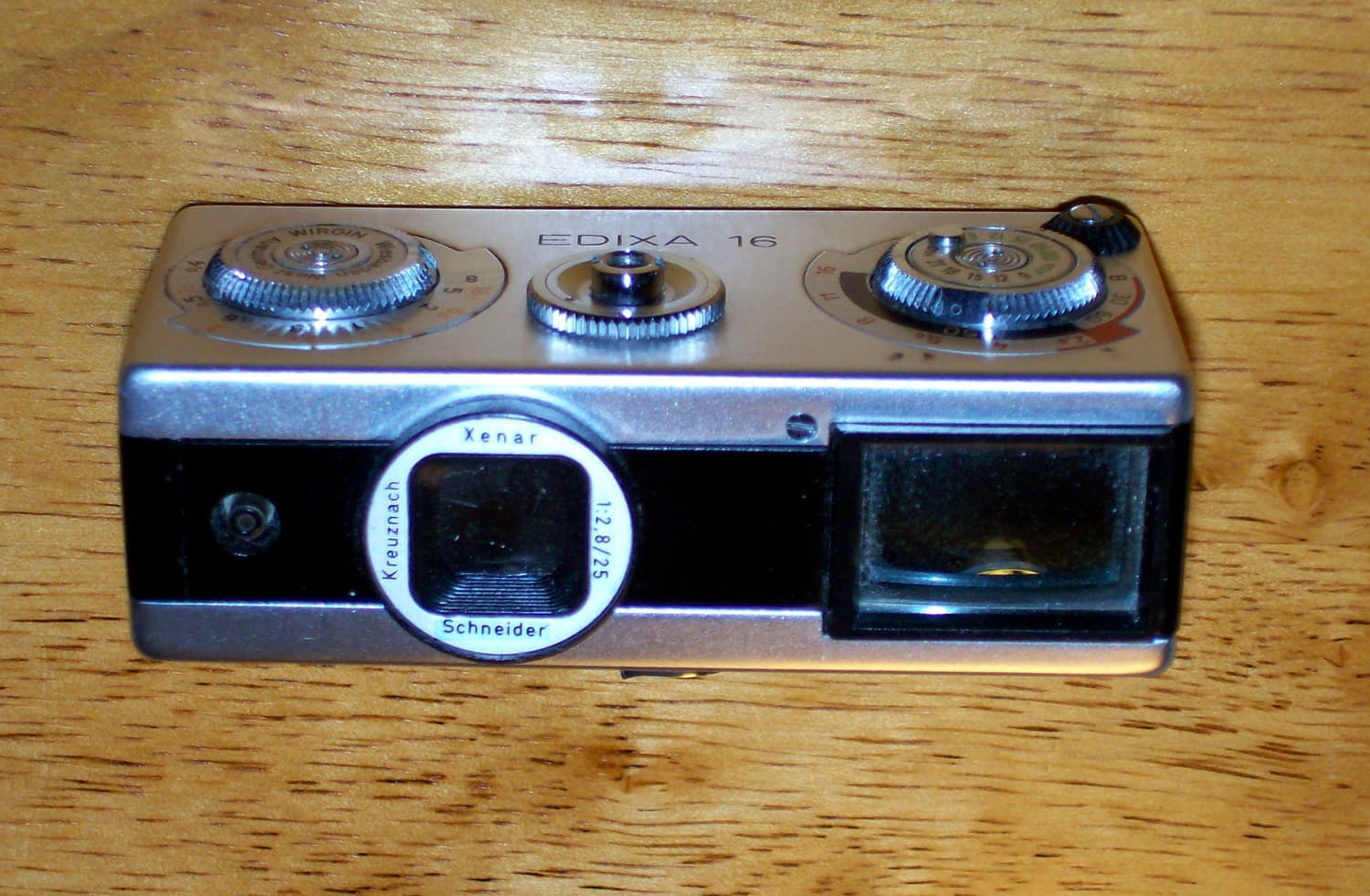 Wirgin Edixa 16 (1960) — half-frame film camera