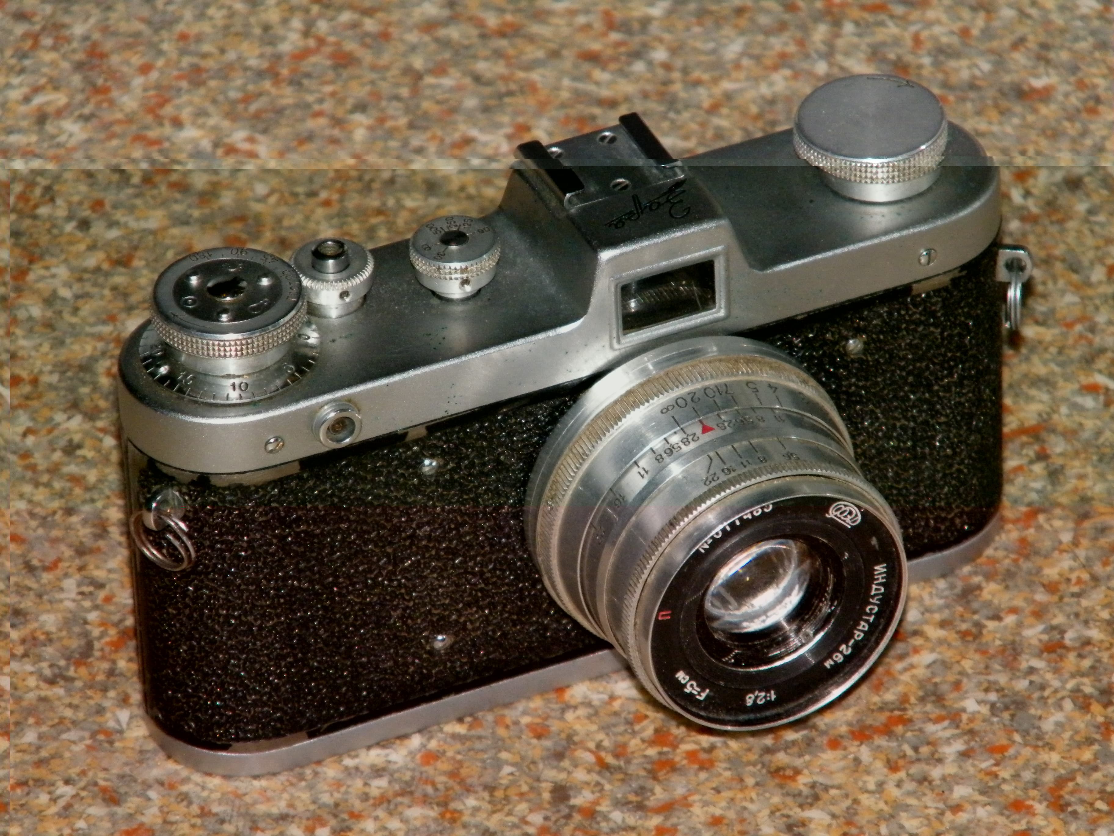 FED Zarya (1958) — rangefinder-35mm film camera