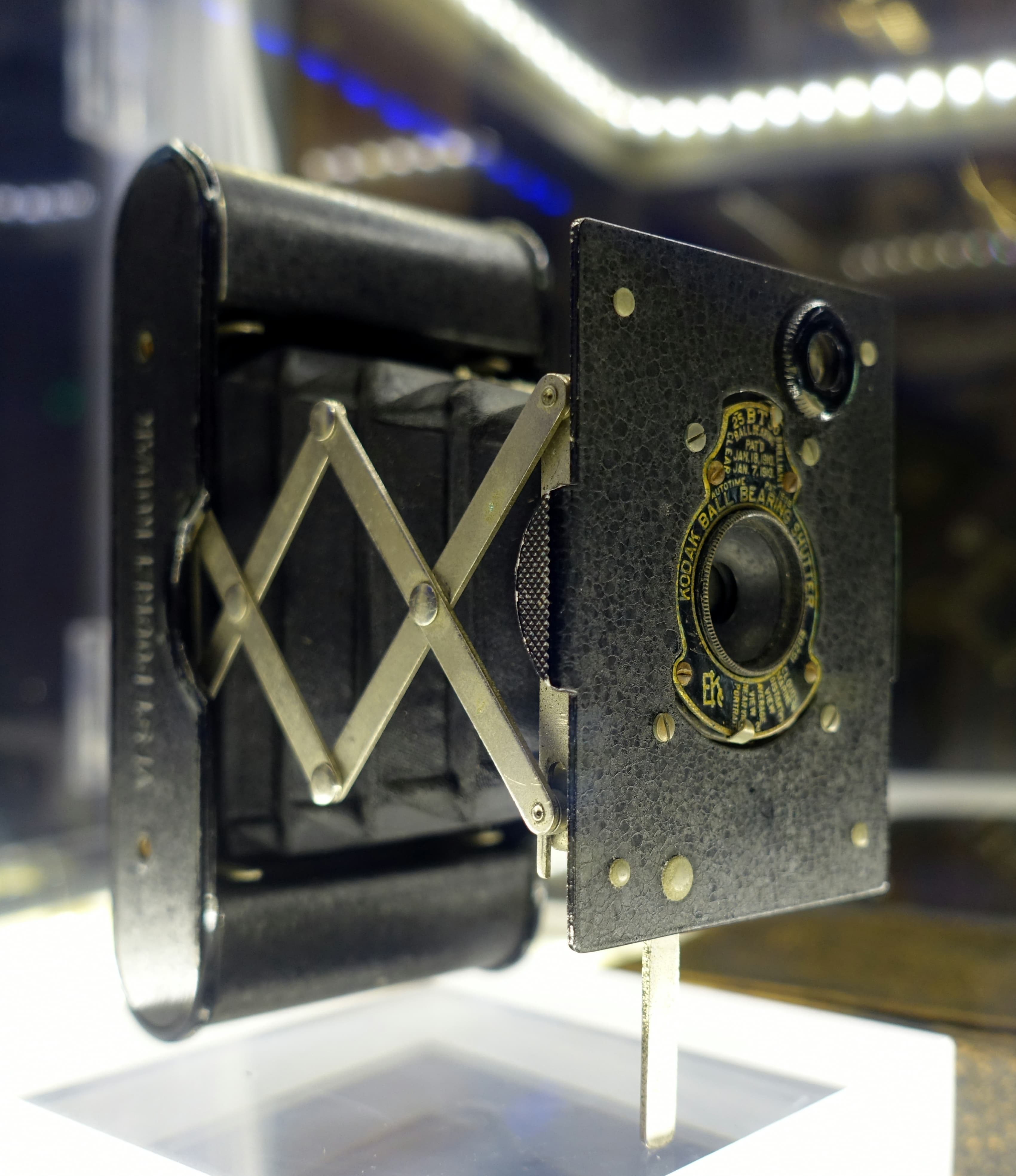 Kodak Vest Pocket (1912) — rangefinder-medium-format film camera