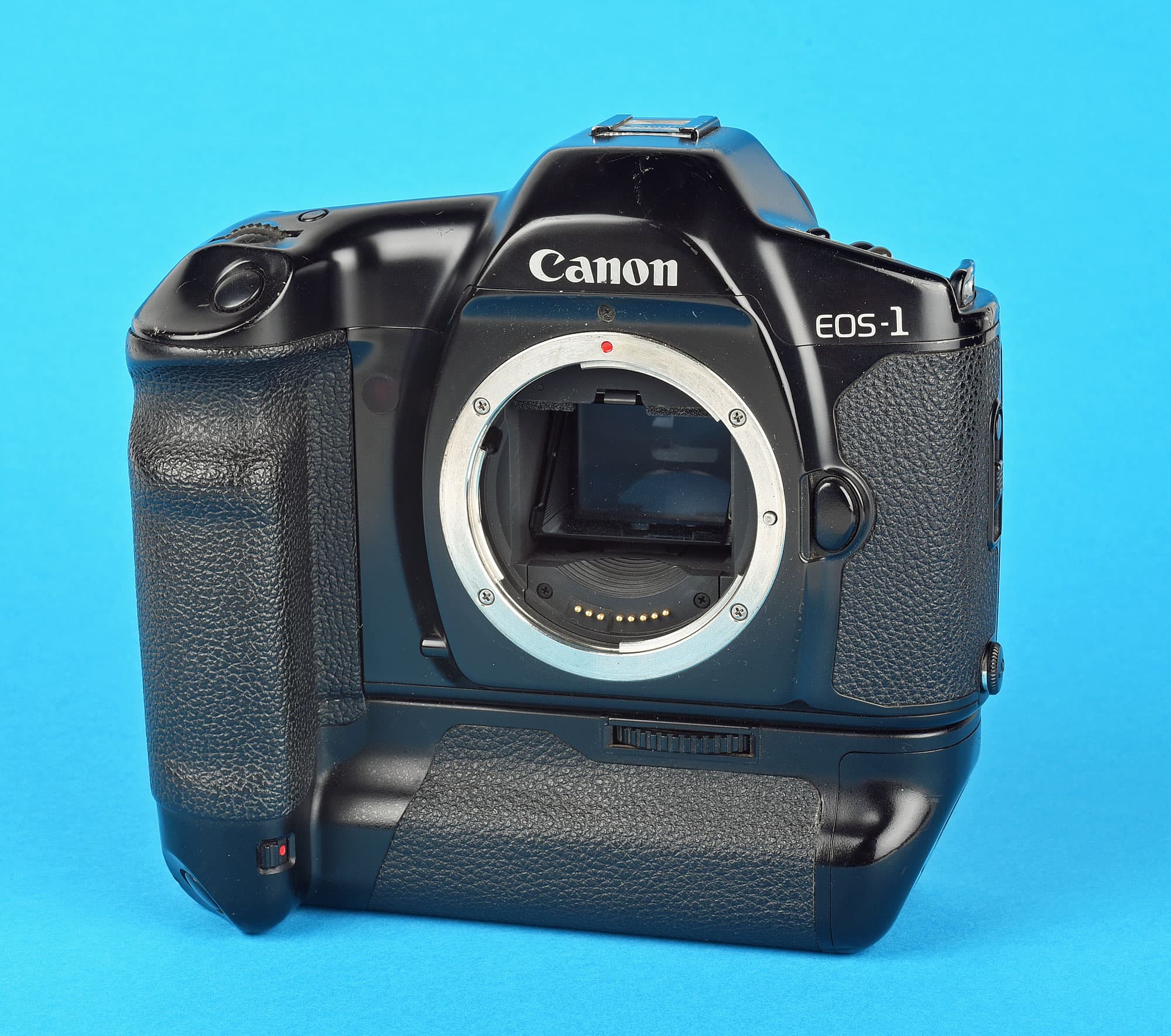 Canon EOS-1 (1989) — slr-35mm film camera