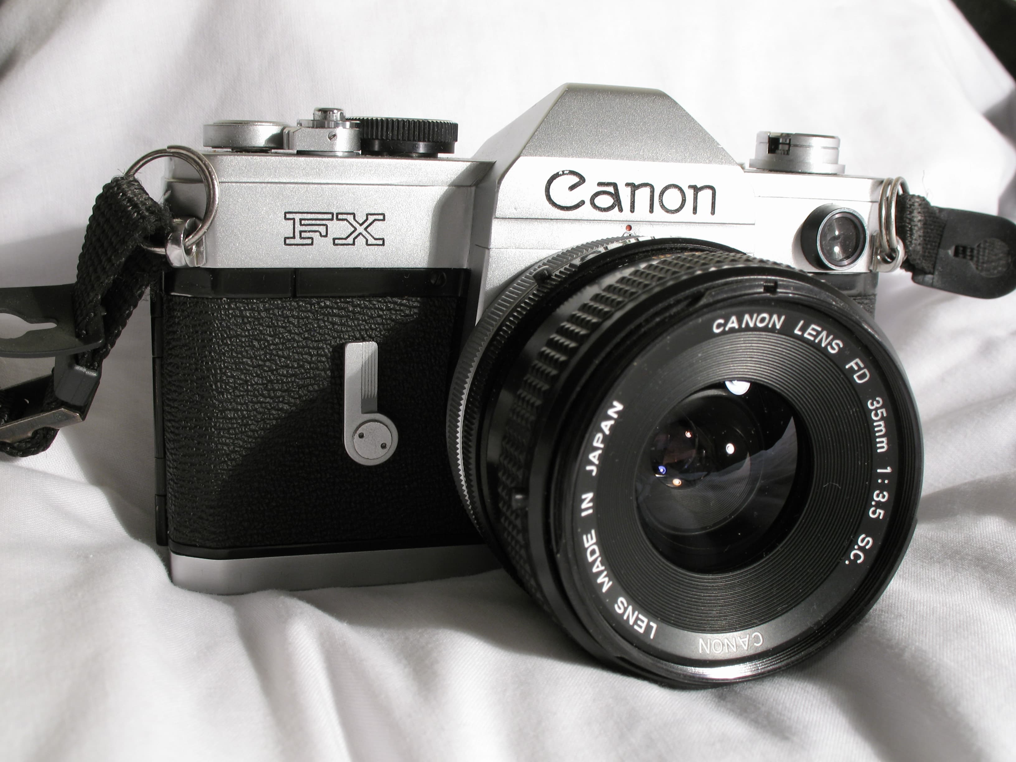 Canon FX (1964) — slr-35mm film camera