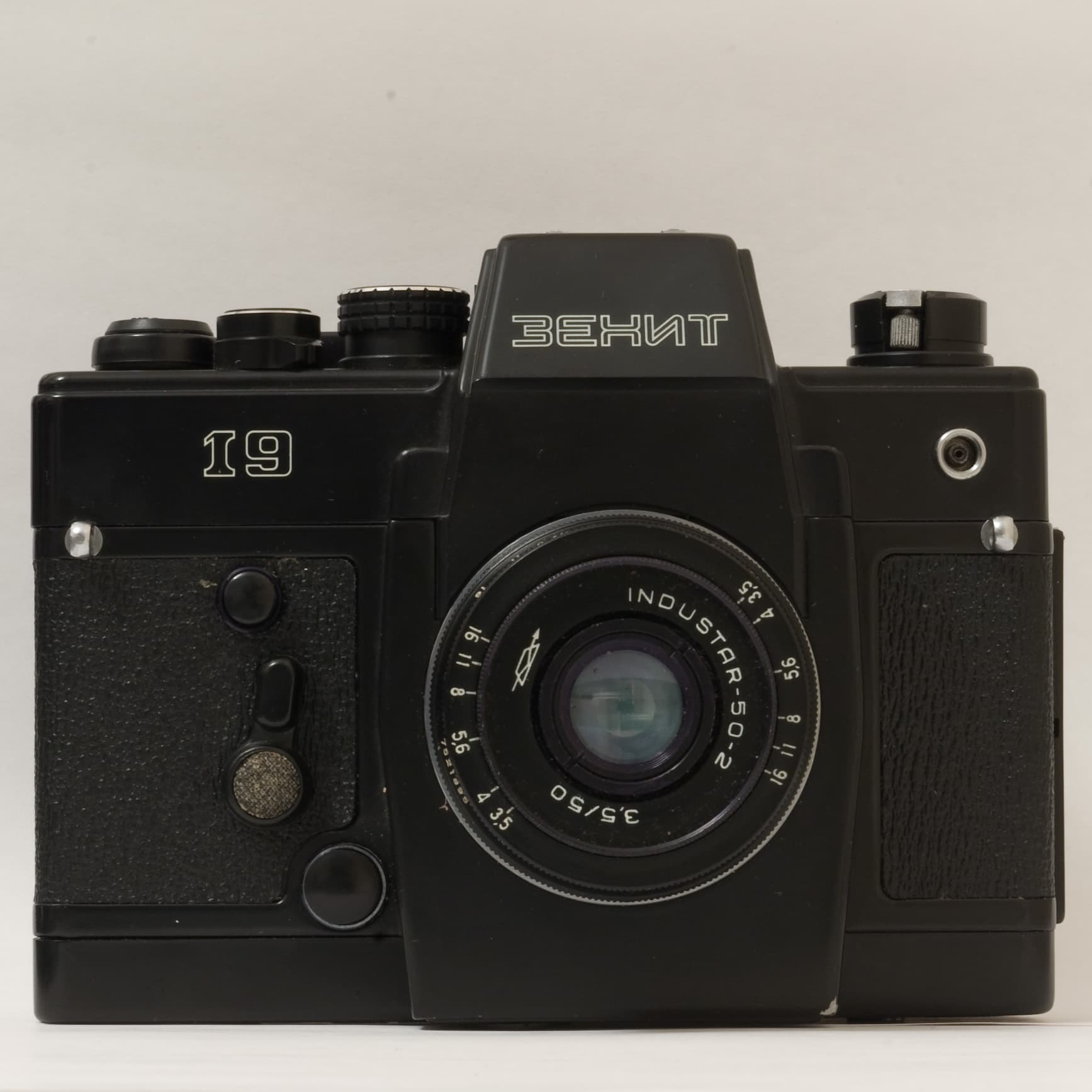 KMZ 19 (1979) — slr-35mm film camera