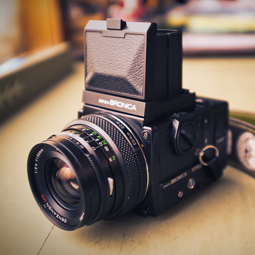 Bronica ETR Black (1976) — slr-medium-format film camera