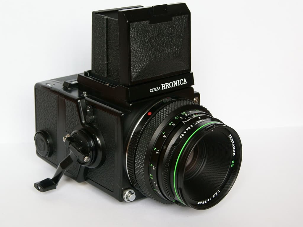 Bronica ETRS (1979) — slr-medium-format film camera