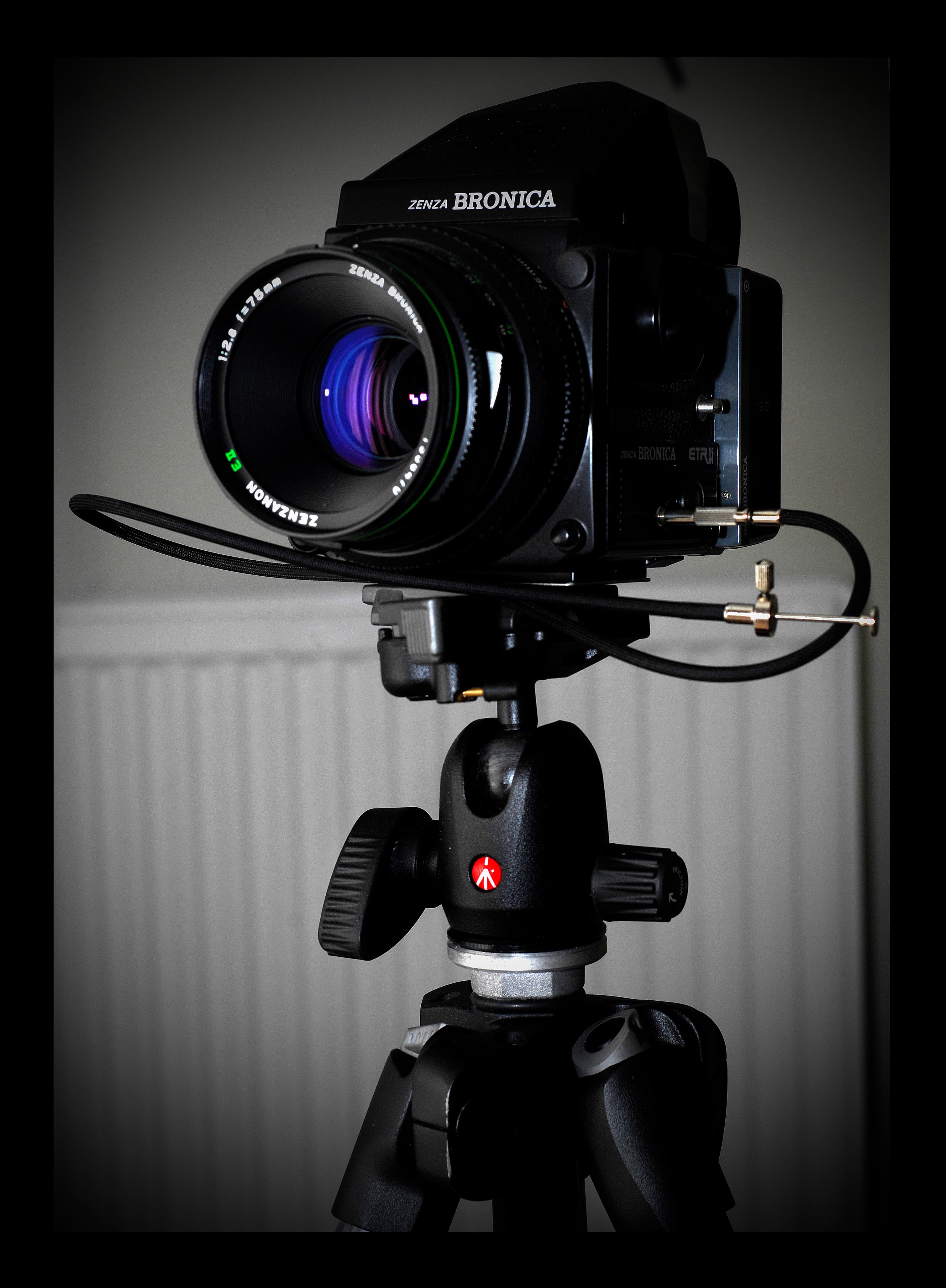 Bronica ETRSi (1989) — slr-medium-format film camera