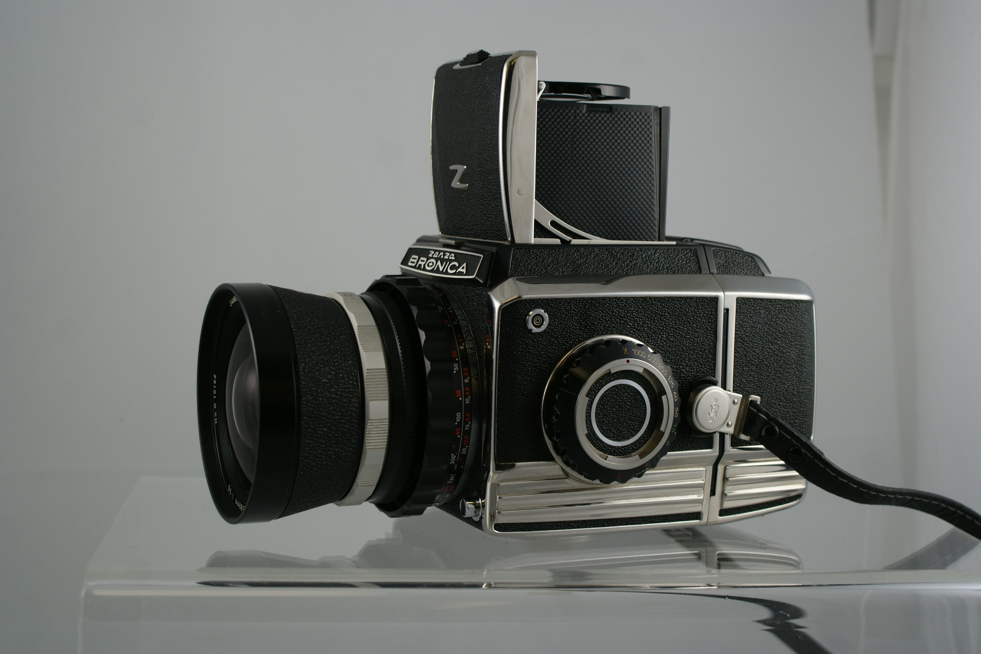 Bronica Z (1958) — slr-medium-format film camera