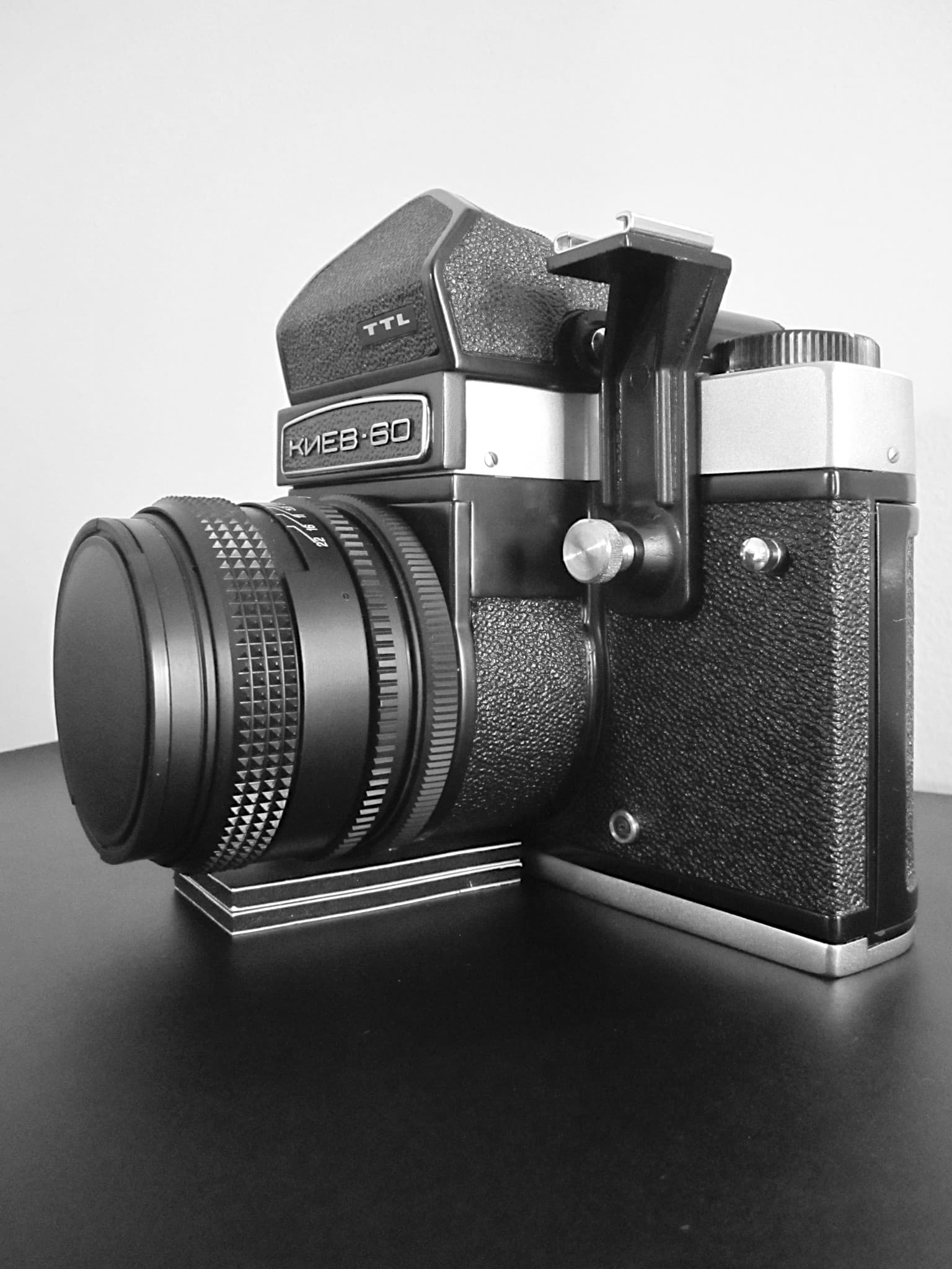 Arsenal Kiev 60 (1984) — slr-medium-format film camera