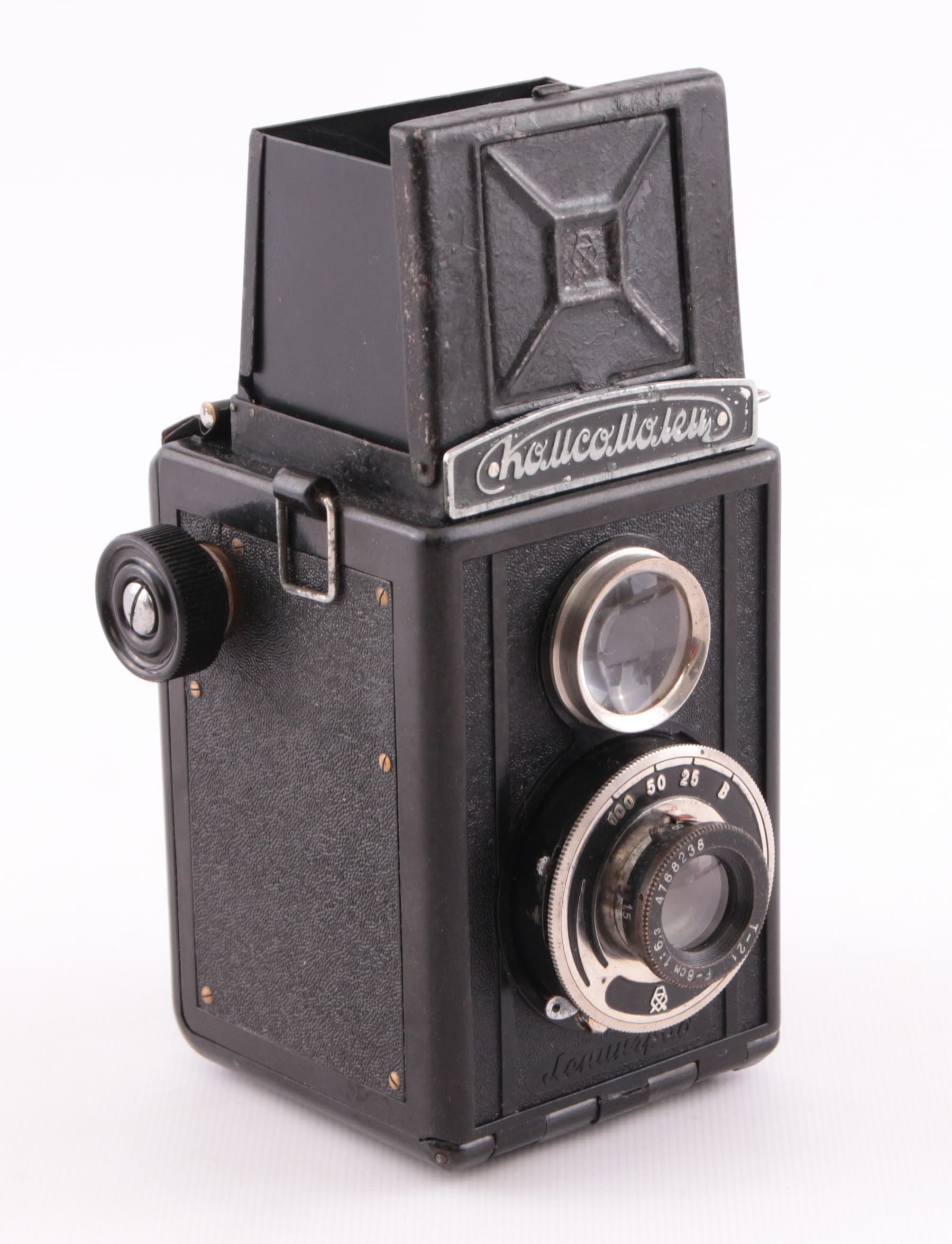 GOMZ Komsomolets (1947) — tlr-medium-format film camera