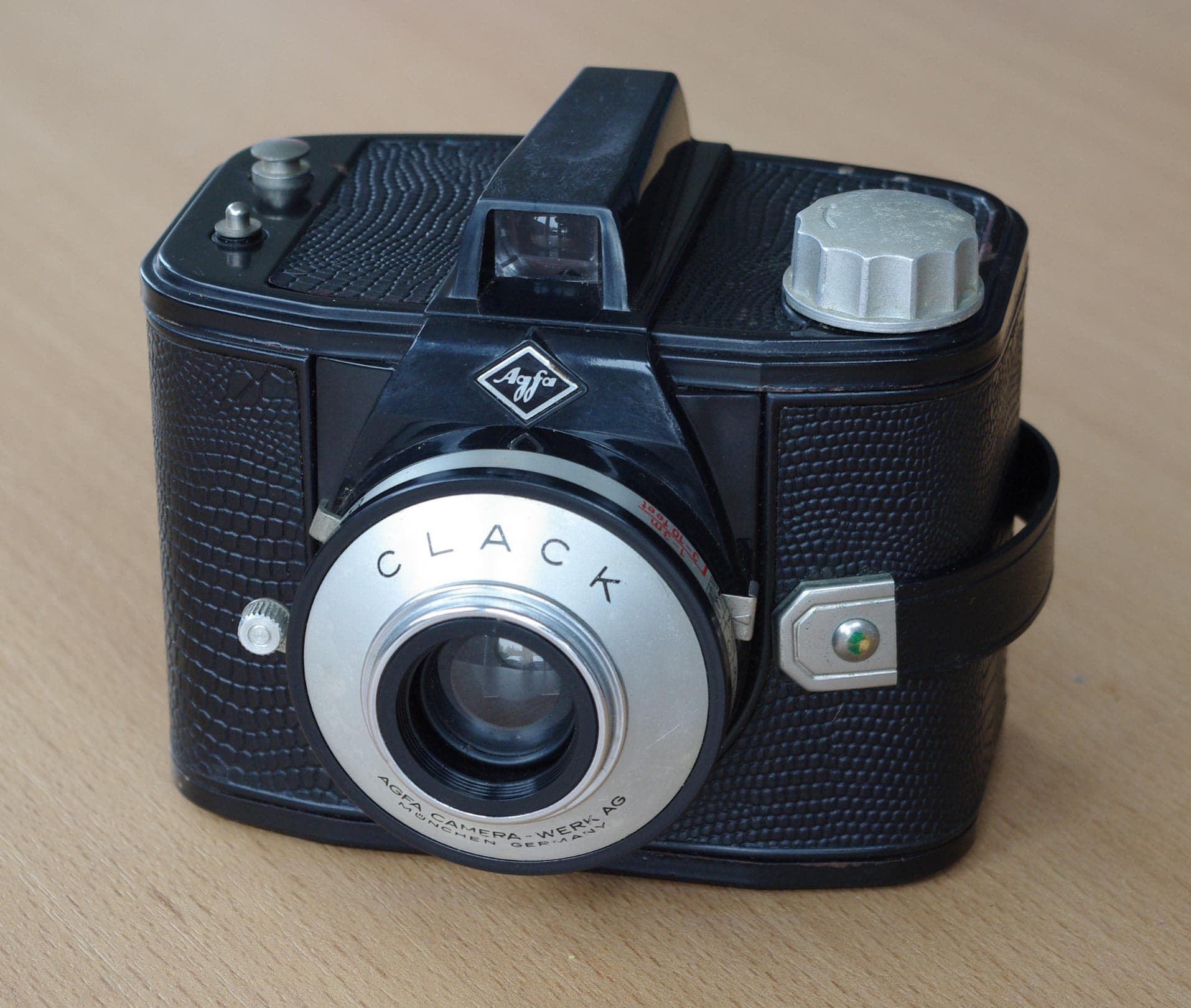Agfa Clack (1954) — toy-novelty film camera