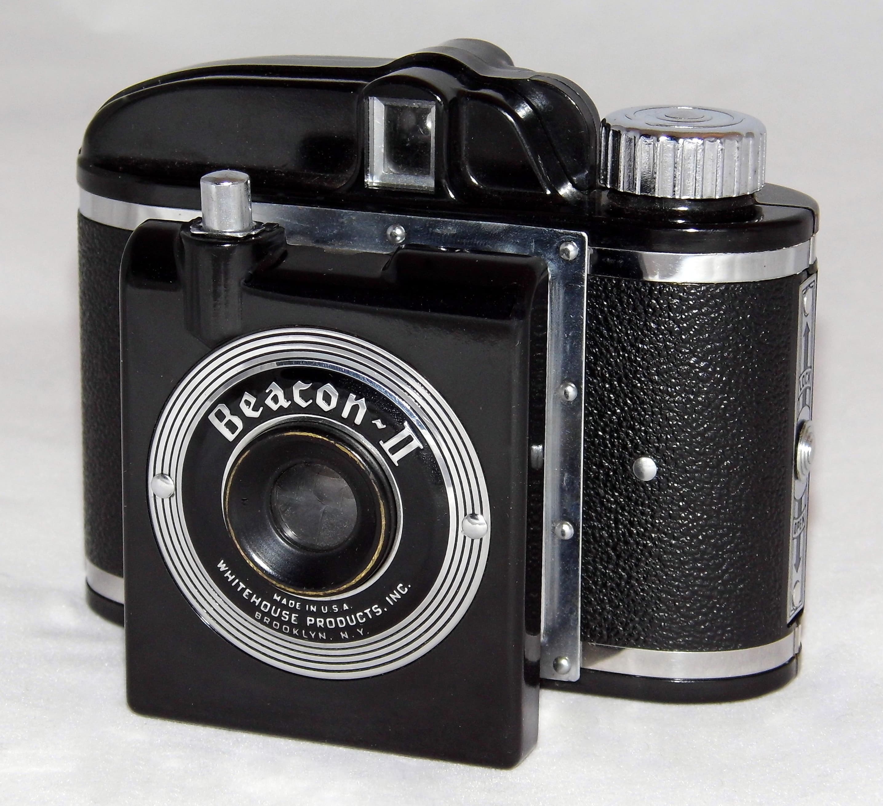 Whitehouse Products Beacon II (1950) — toy-novelty film camera