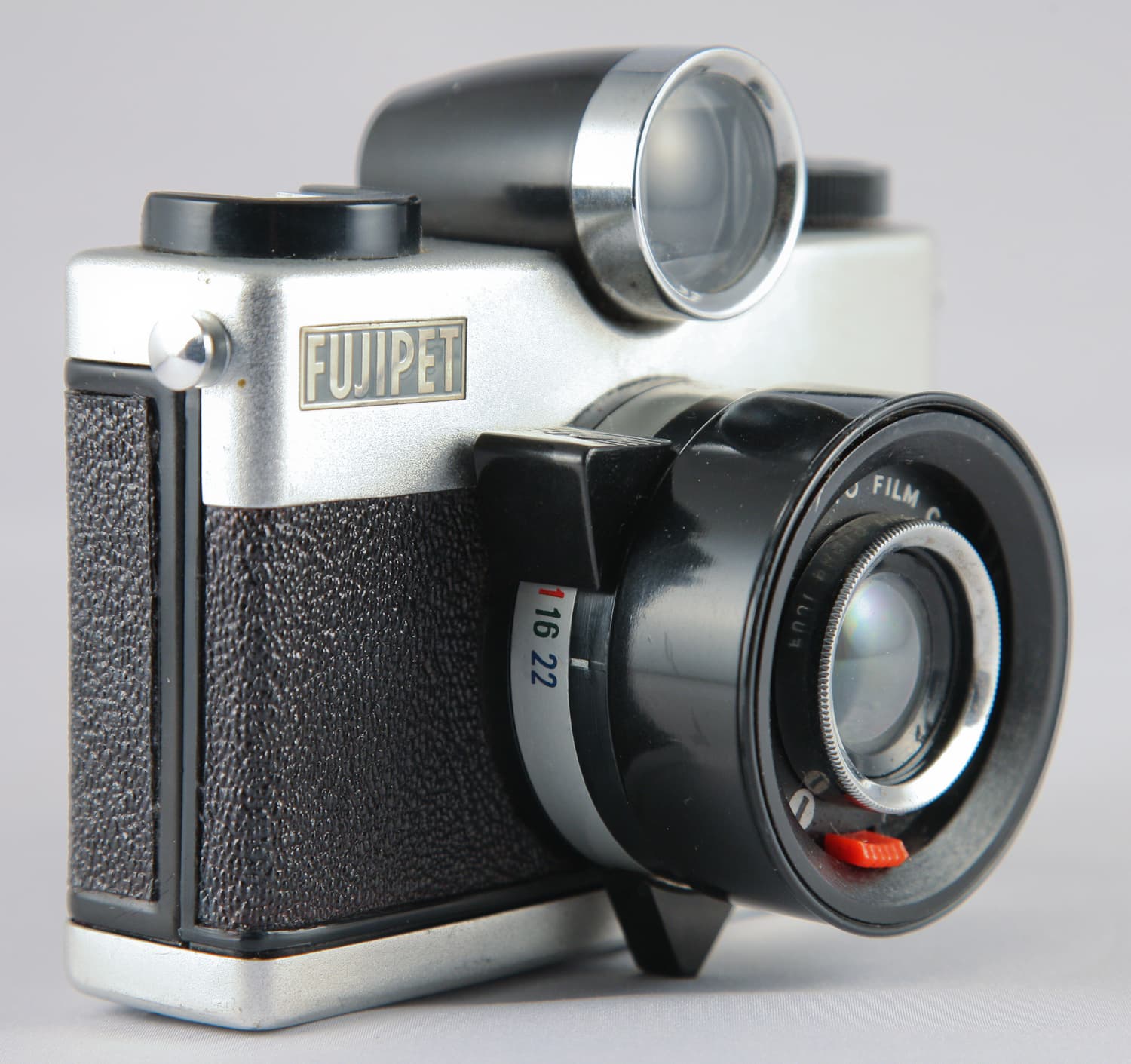 Fujifilm Fujipet (1957) — toy-novelty film camera