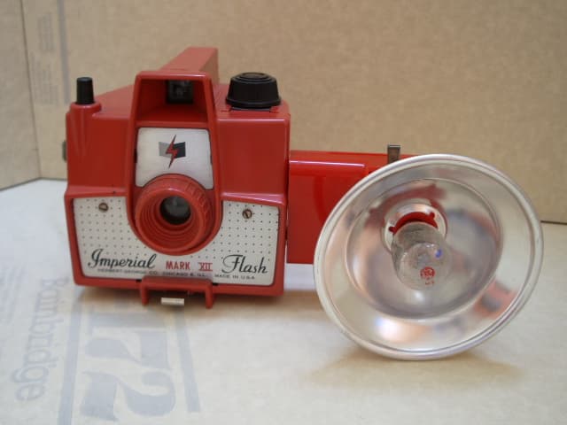 Imperial Camera Corporation Mark XII Flash (1957) — toy-novelty film camera