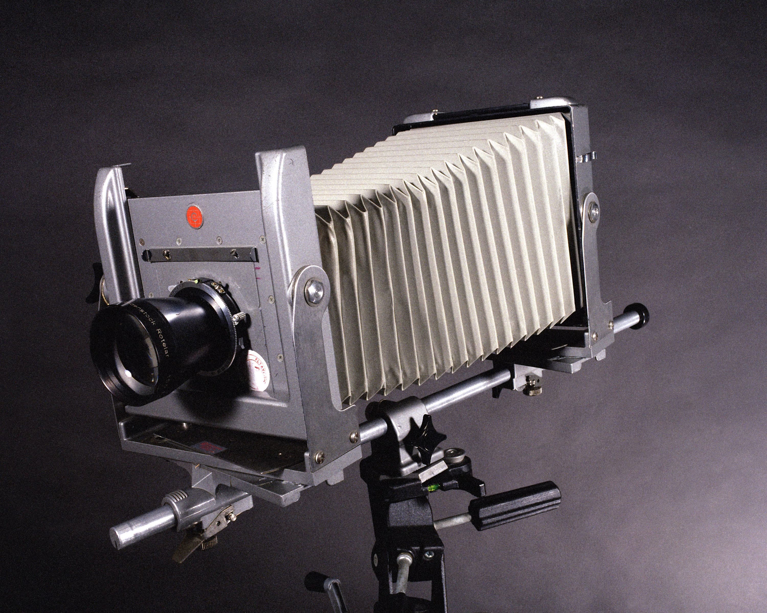 Calumet CC-401 (1960) — view-large-format film camera