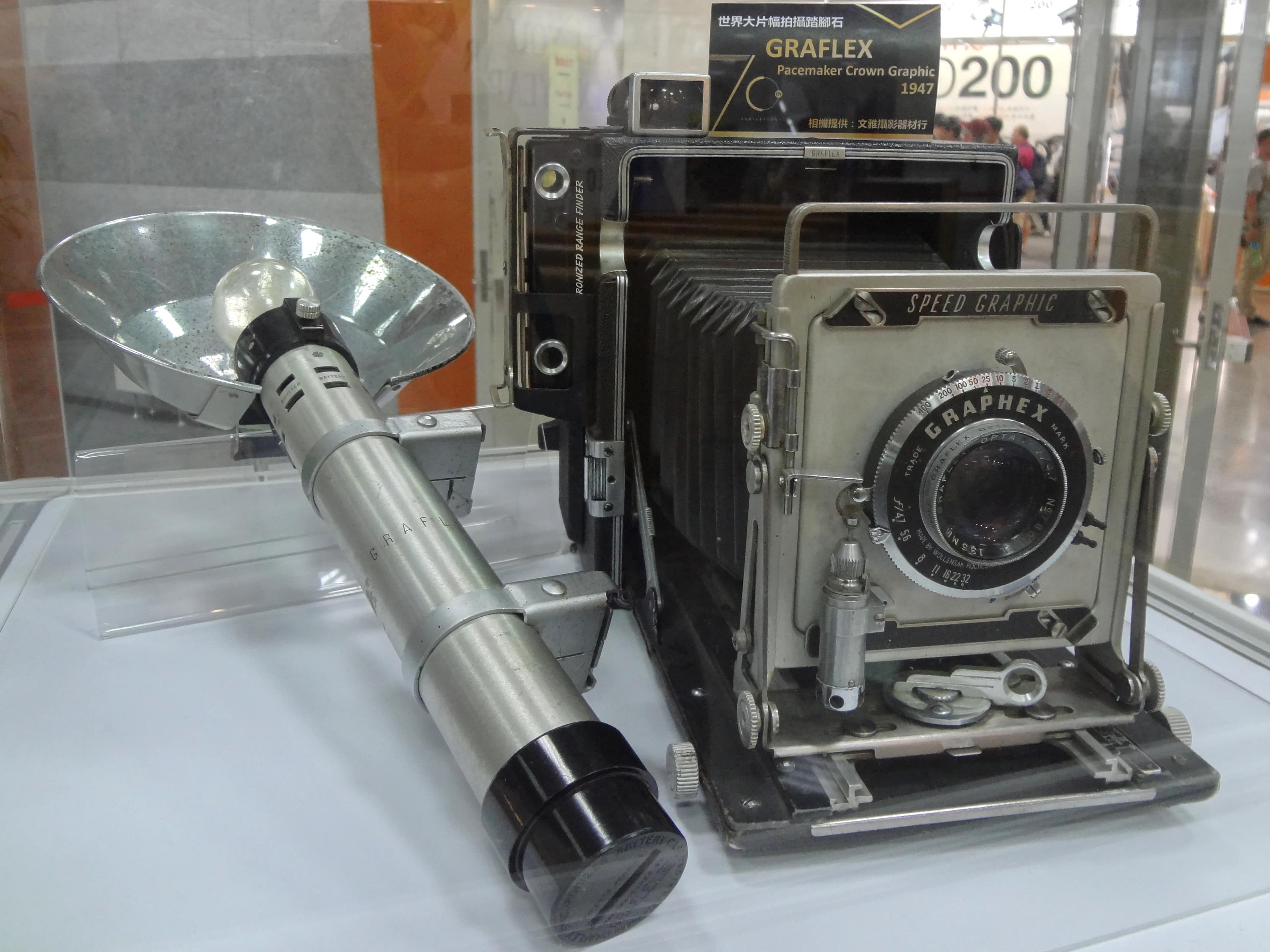 Graflex Pacemaker Crown Graphic (1947) — view-large-format film camera