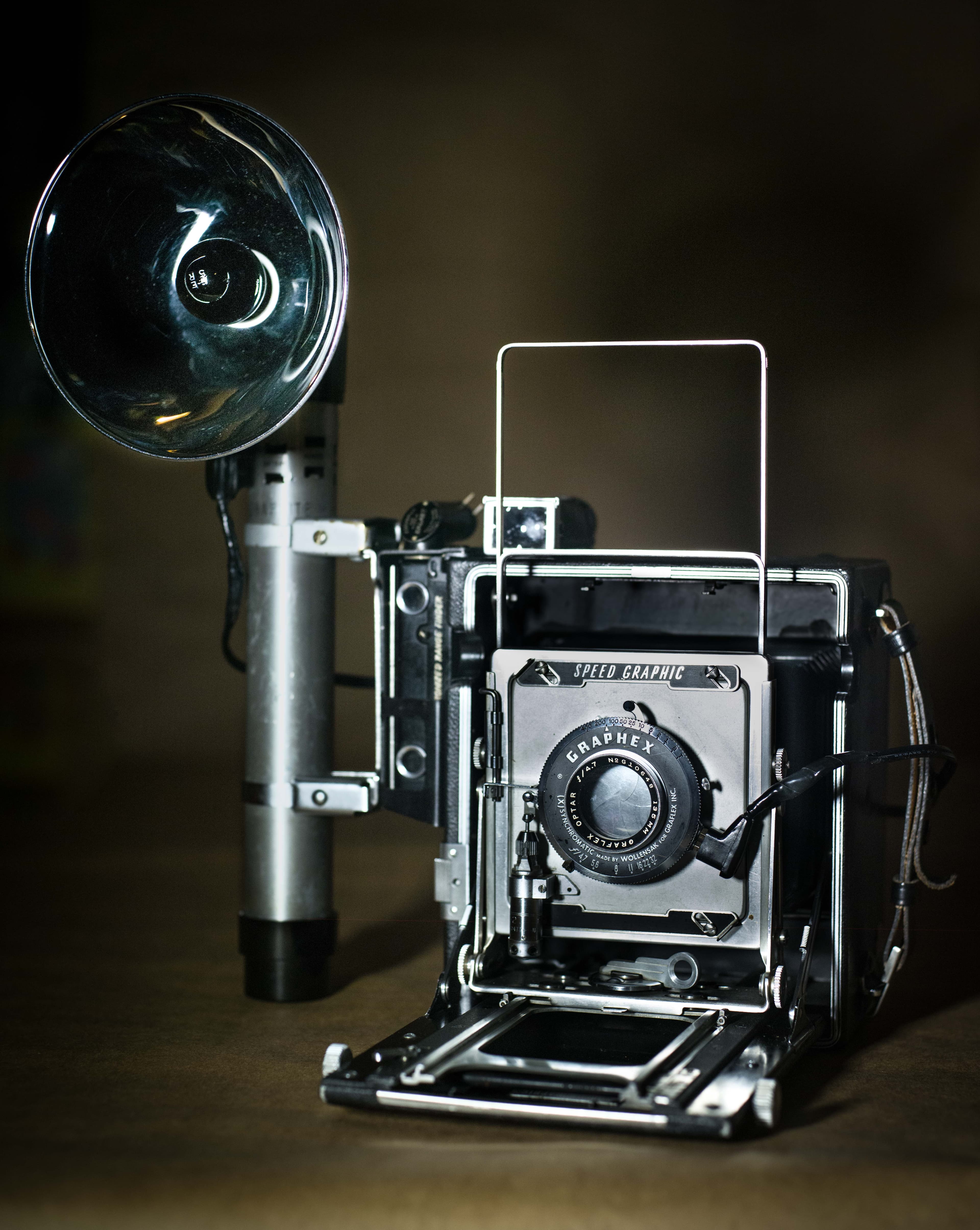 Graflex Speed Graphic (1947) — view-large-format film camera